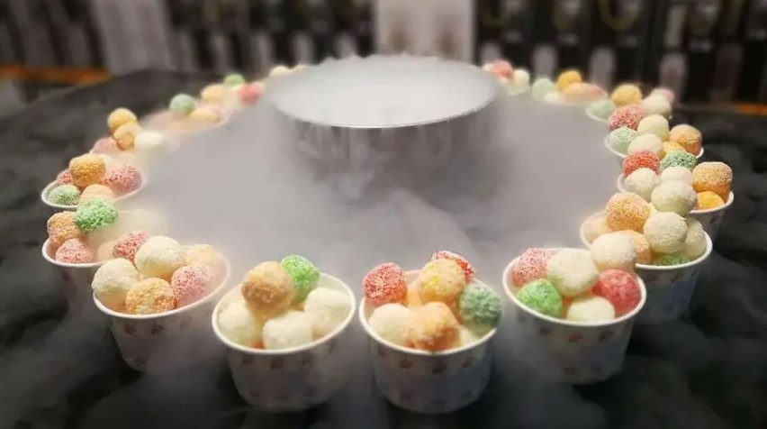 usine de coupes de crème glacée remplies de fumée